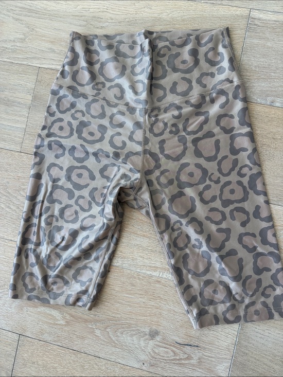 Pants - High-Rise Leopard Print Athletic Bike Shorts - Taupe